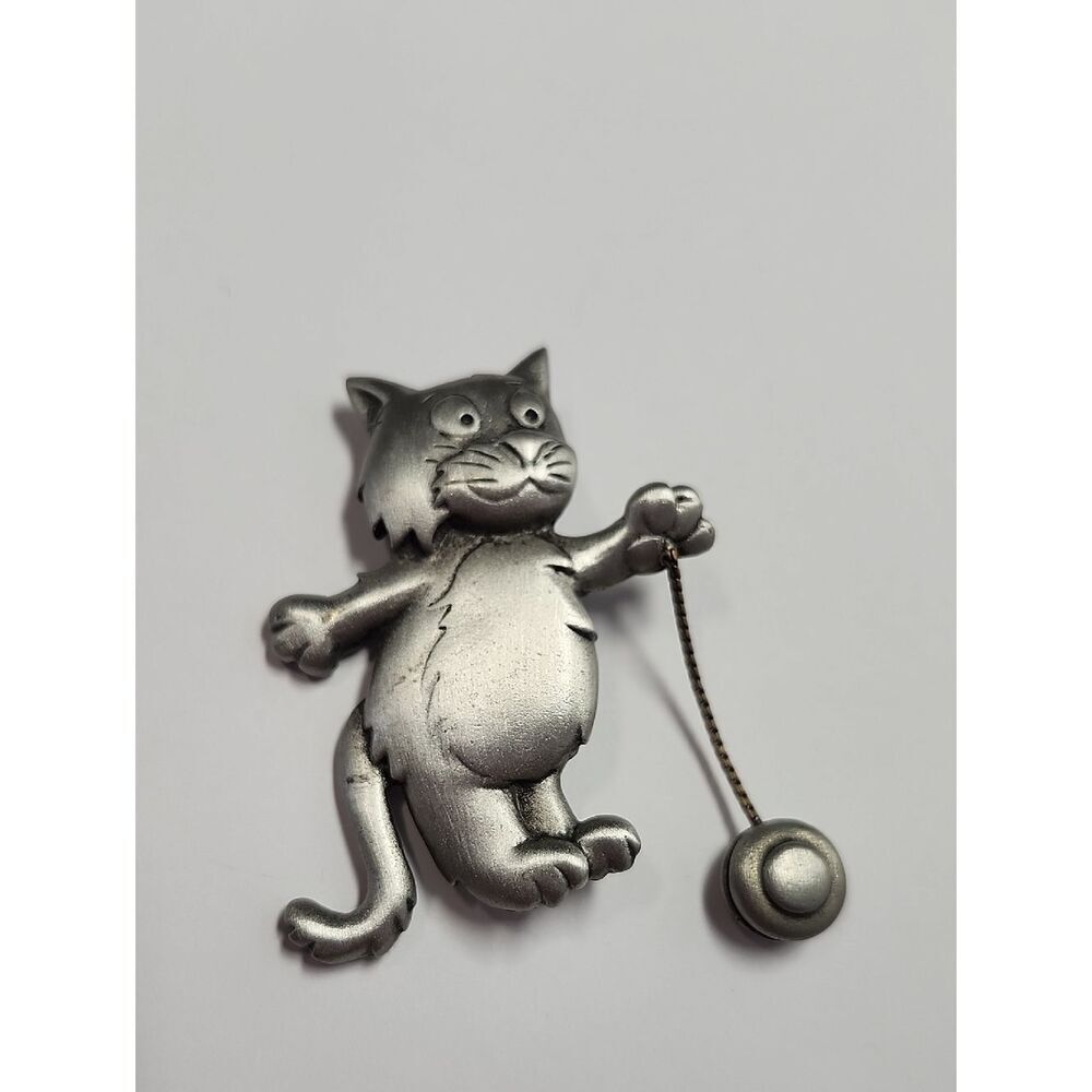 JJ Jonette Cat With Yo Yo Toy Brooch Pin